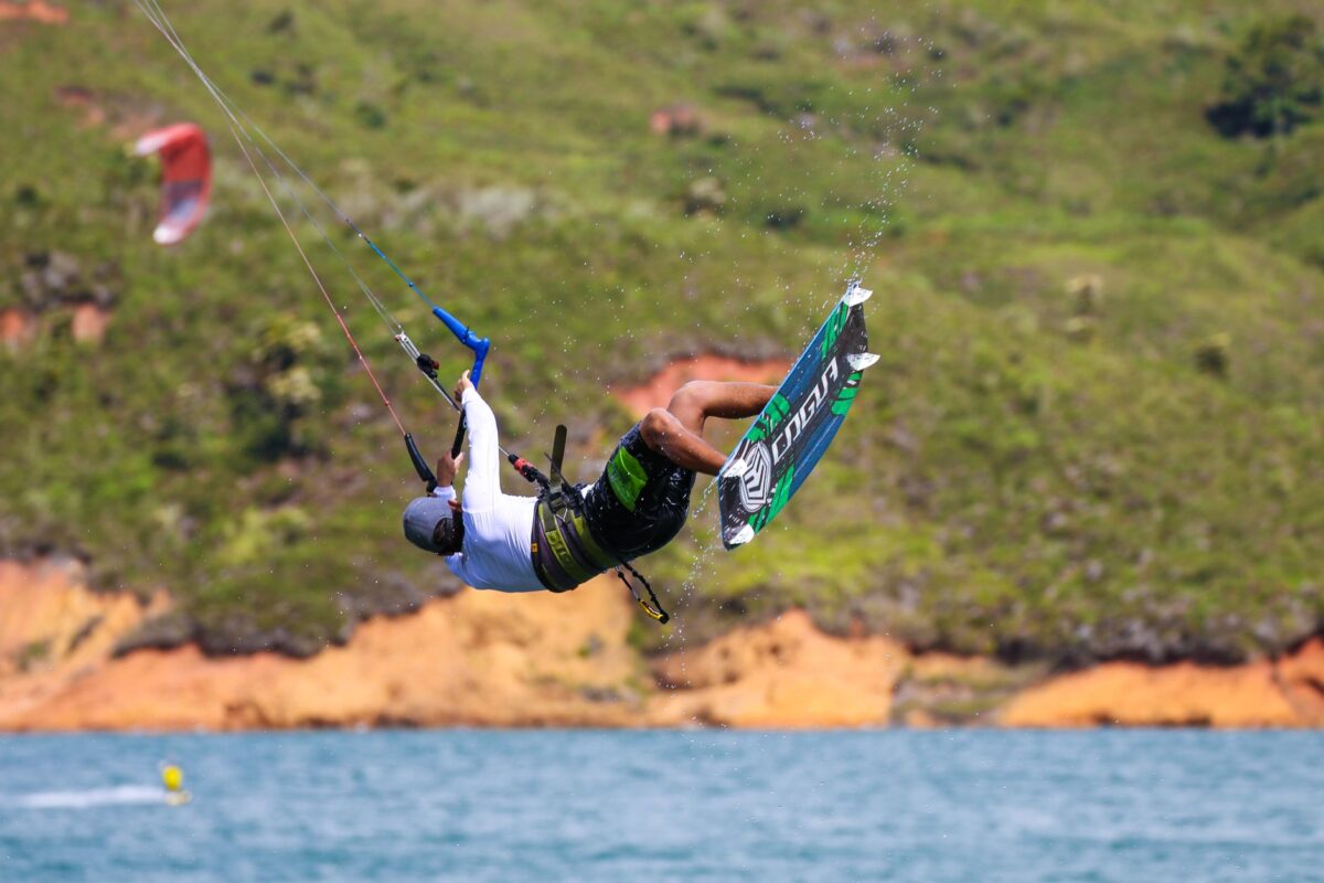 kitesurf saut jumps envoyer aile réussir